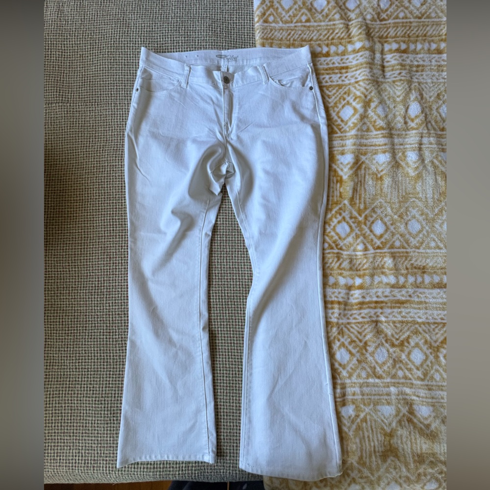 Old Navy The Flirt White Jeans NWOT